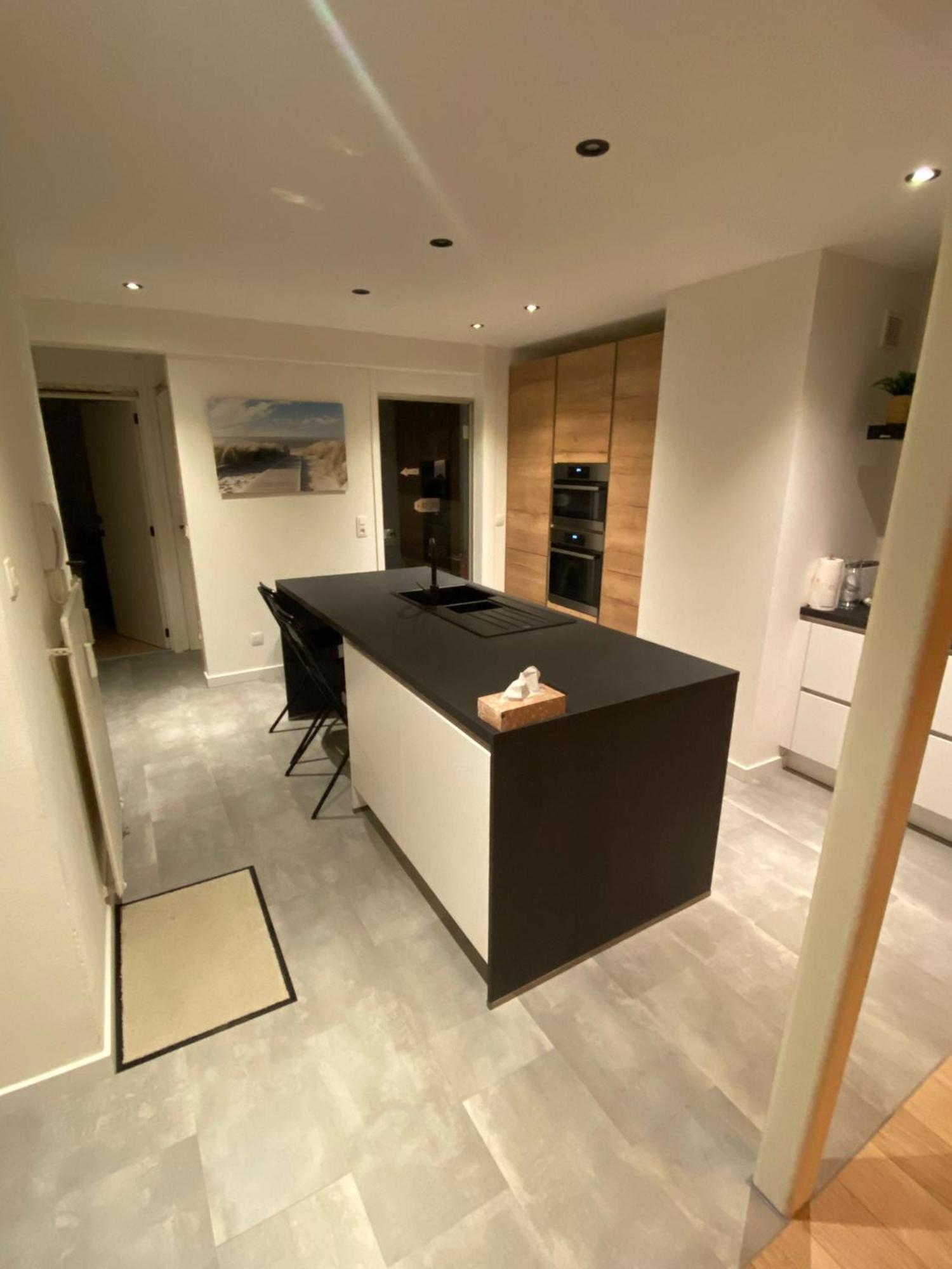 Spacious Apartment With Sea View Oostende Bagian luar foto